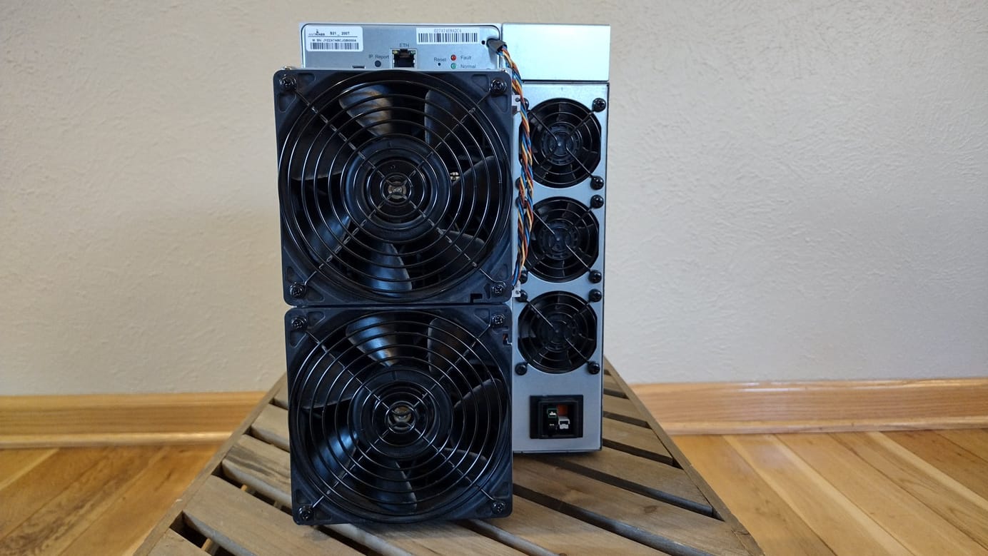 Antminer S21 ASIC miner 