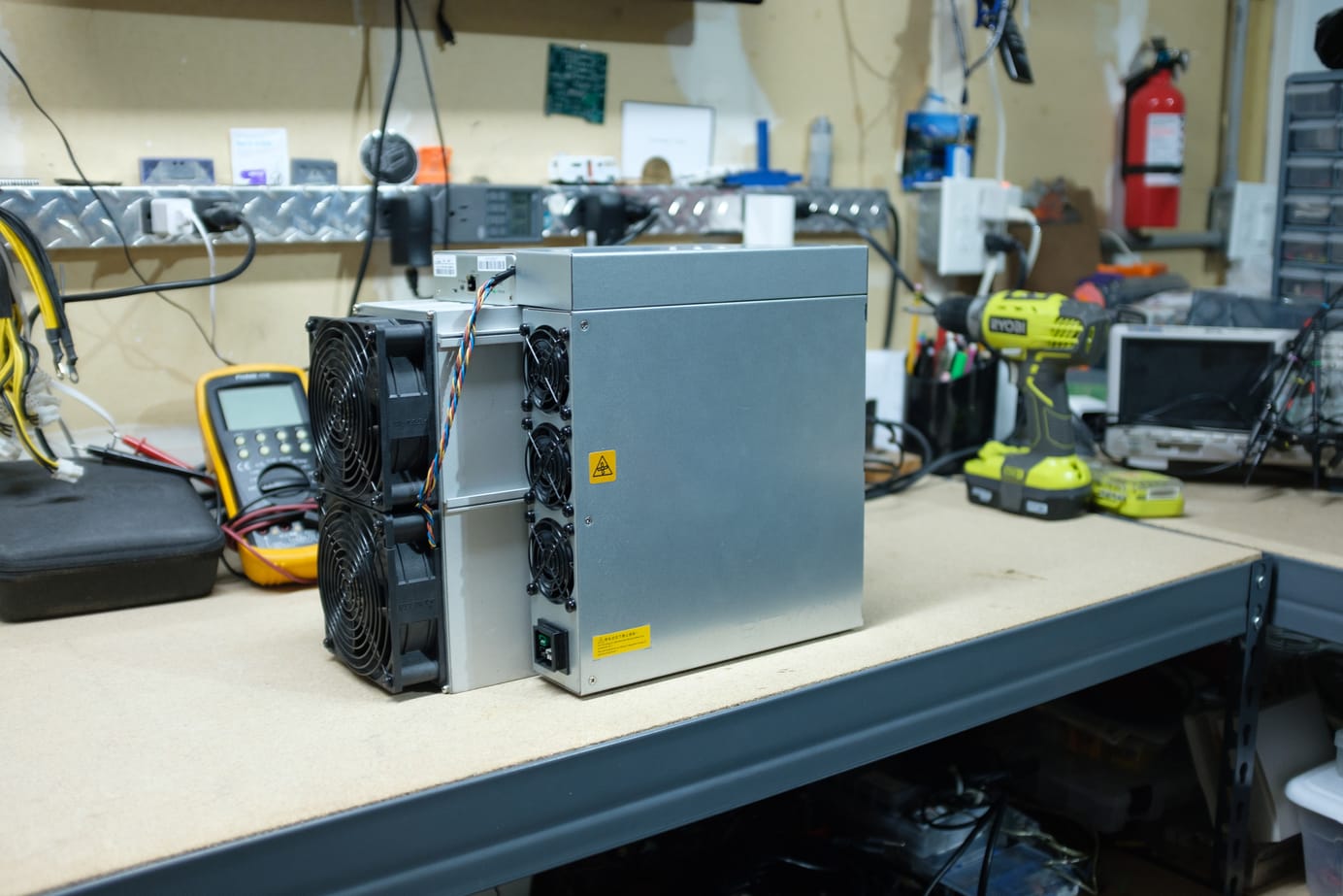 Antminer S21 LuxOS